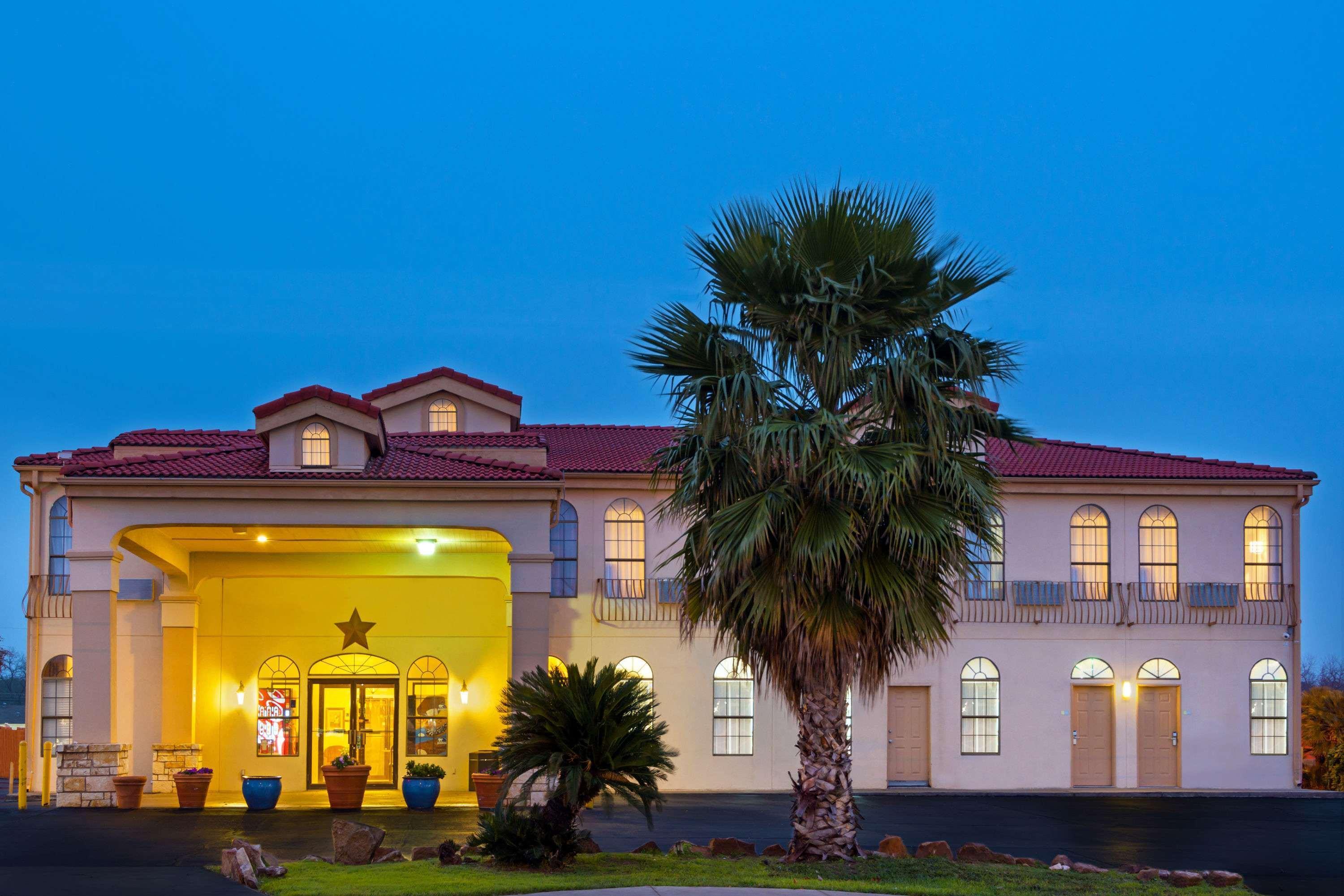 Days Inn By Wyndham Near Seaworld San Antonio Exterior foto